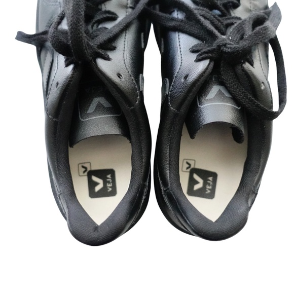 VEJA Men's Sneaker Size 9 V-10 Low-Top ALL BLACK Leather EU 42 - Picture 4 of 7